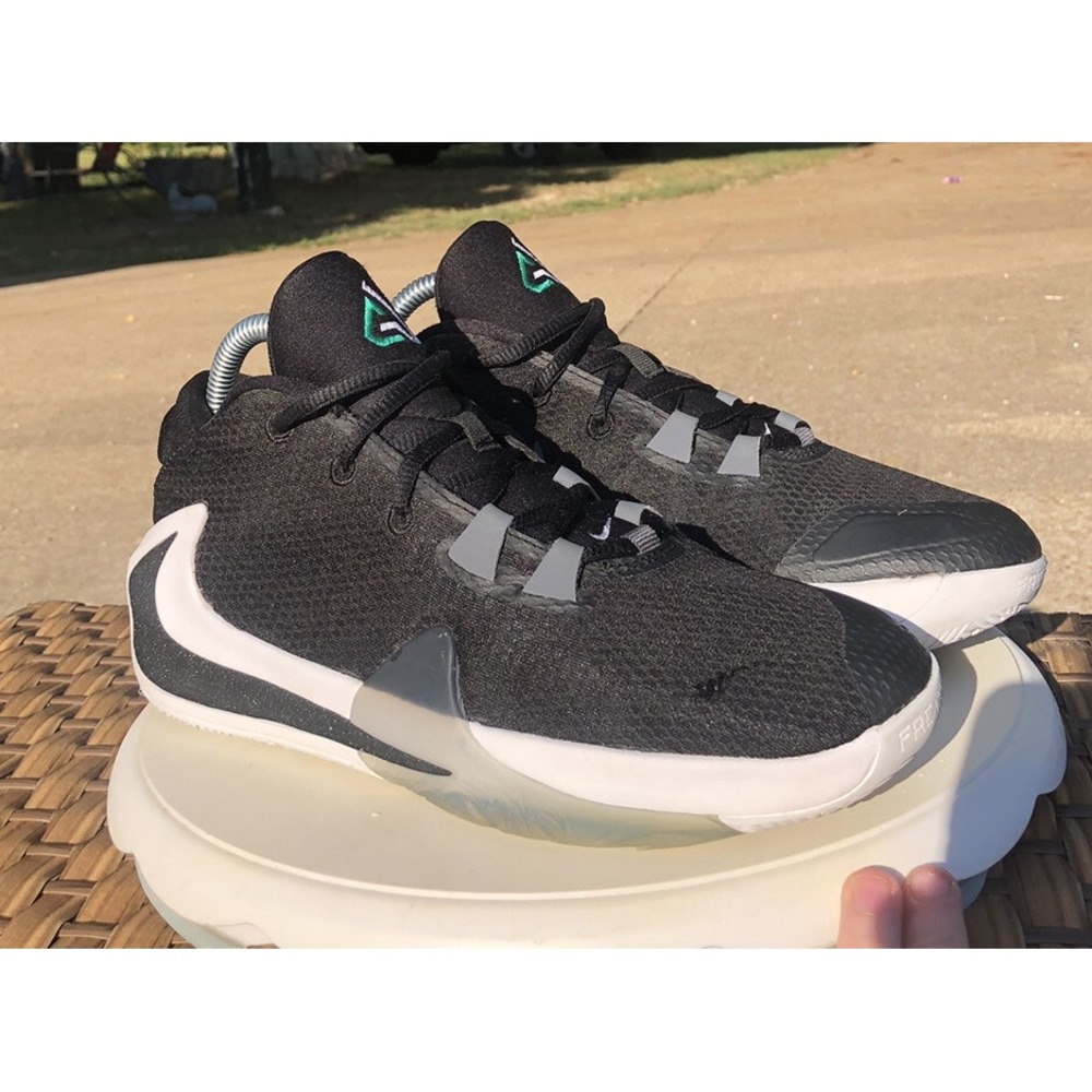 Size 6.5 (GS) - Nike Zoom Freak 1 Mid Black - BQ5633-001